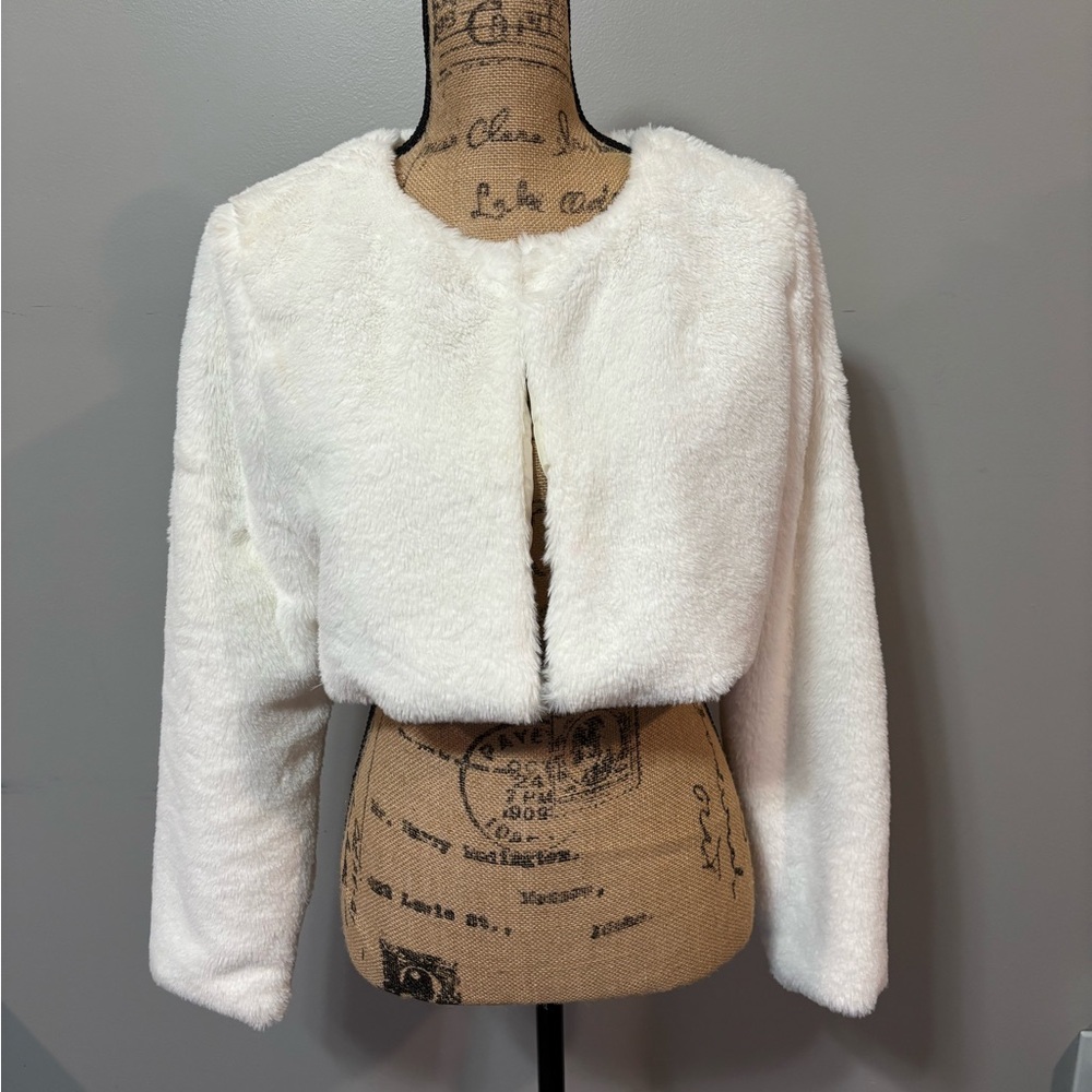 Cropped Long Sleeve Faux Fur White Jacket